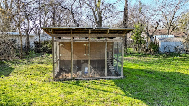 view of outdoor structure with an outbuilding