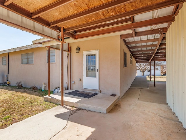 view of exterior entry featuring stucco siding