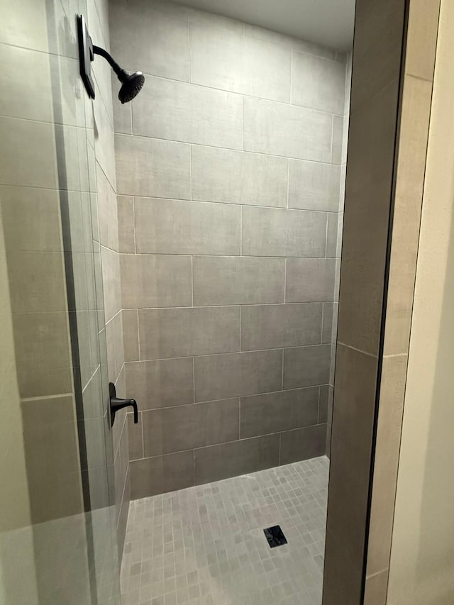 full bathroom featuring a stall shower