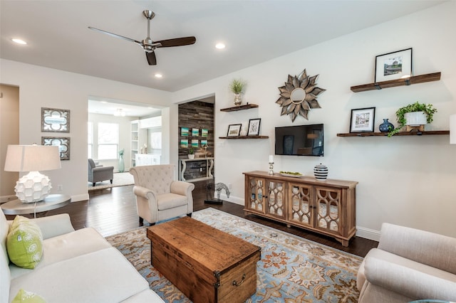 living room featuring recessed lighting, baseboards, and wood finished floors