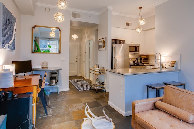 kitchen featuring visible vents, a peninsula, appliances with stainless steel finishes, white cabinets, and hanging light fixtures