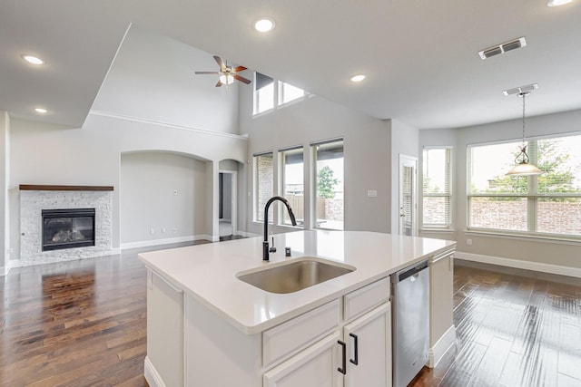 kitchen with visible vents, decorative light fixtures, stainless steel dishwasher, a sink, and recessed lighting