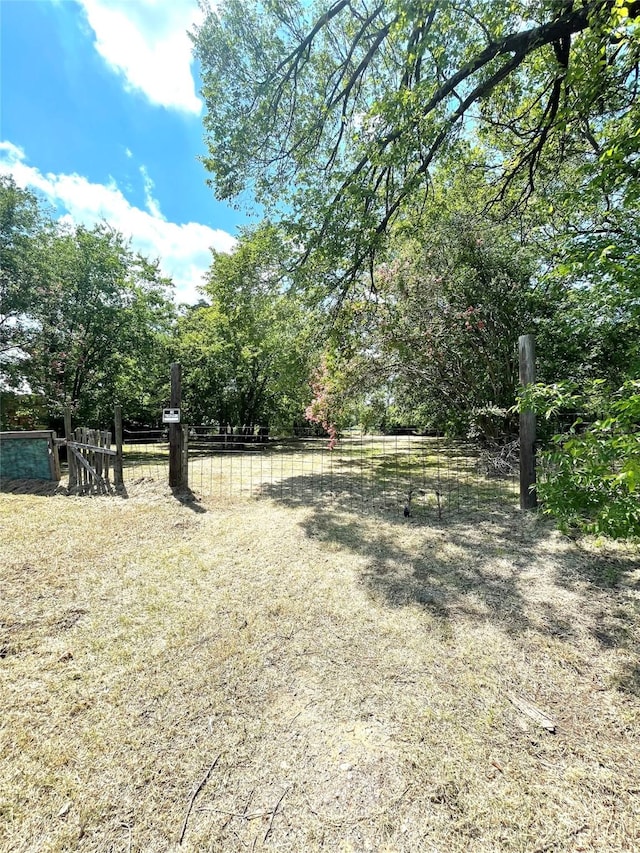 Listing photo 3 for 108 Mill St, Cumby TX 75433