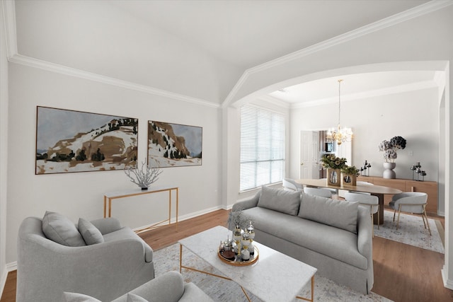 foyer featuring a notable chandelier, wood finished floors, visible vents, baseboards, and ornamental molding