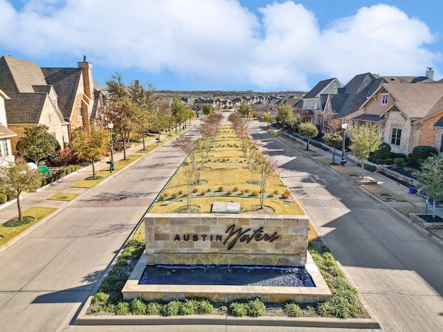 surrounding community featuring a residential view