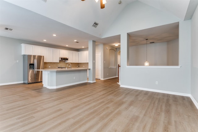 kitchen with stainless steel appliances, visible vents, light wood-style flooring, and a ceiling fan