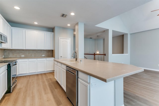 kitchen featuring light wood-type flooring, visible vents, stainless steel appliances, and a sink