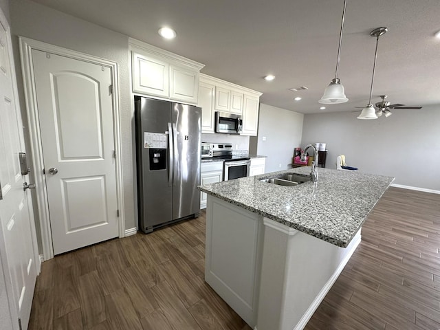 kitchen featuring a sink, visible vents, white cabinetry, appliances with stainless steel finishes, and dark wood-style floors