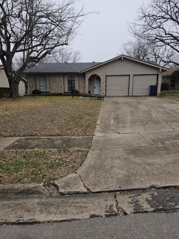 view of front of property with a garage and concrete driveway