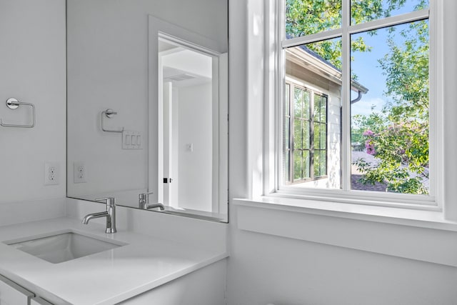 bathroom featuring a sink