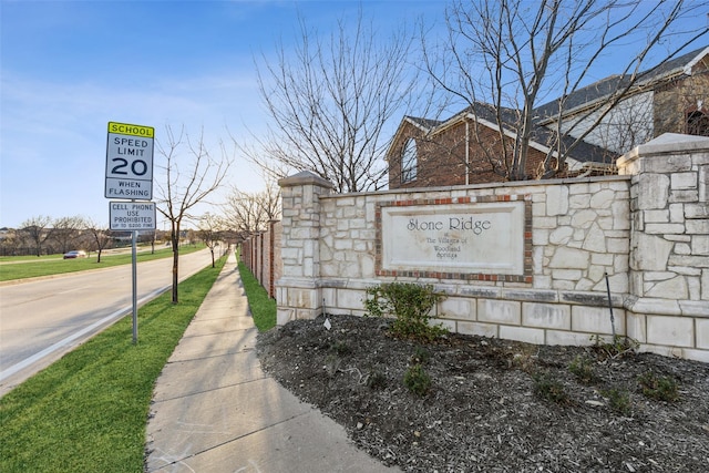 view of community / neighborhood sign