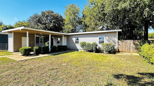 view of front facade featuring a front yard, covered porch, and fence