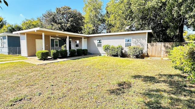 view of front of house featuring a front yard and fence