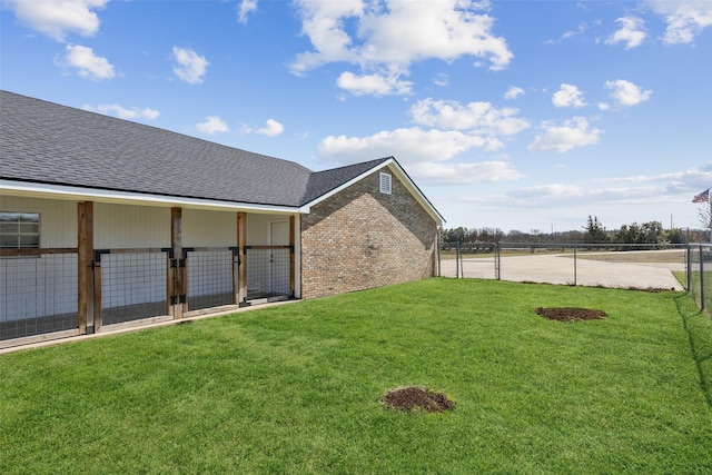 view of yard featuring an exterior structure