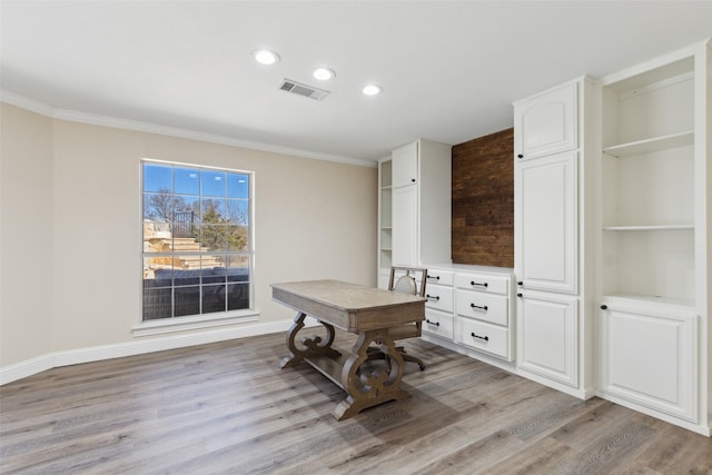 home office featuring crown molding, recessed lighting, baseboards, light wood-type flooring, and visible vents