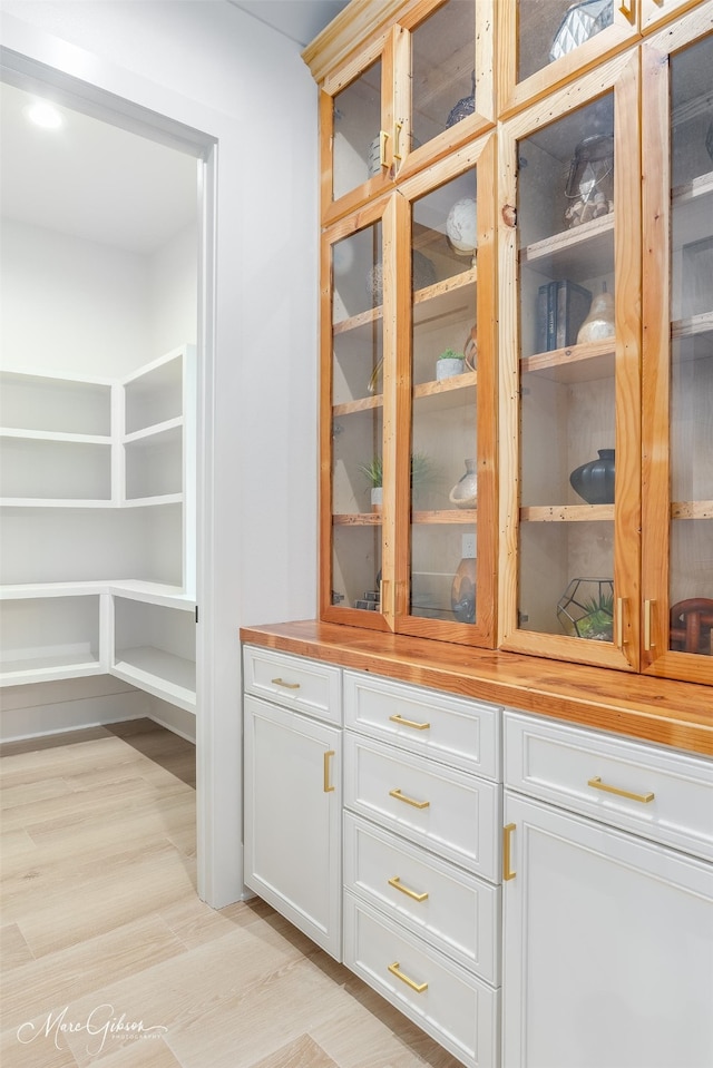 interior details with wood finished floors