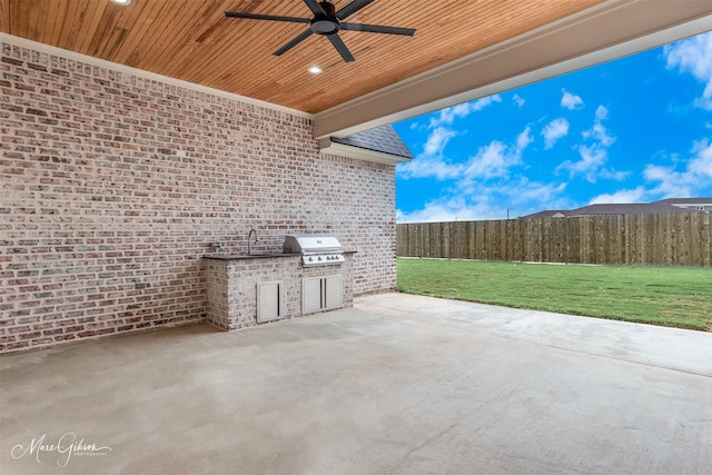 view of patio featuring ceiling fan, area for grilling, a sink, a grill, and fence