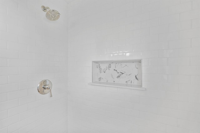 room details featuring a tile shower