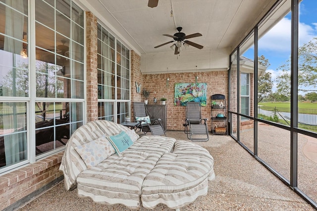 sunroom with ceiling fan