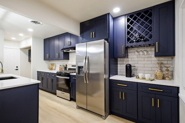 kitchen featuring light wood finished floors, visible vents, appliances with stainless steel finishes, and a sink