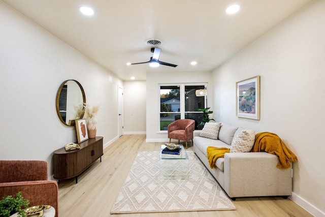 living room featuring recessed lighting, a ceiling fan, visible vents, baseboards, and light wood-type flooring