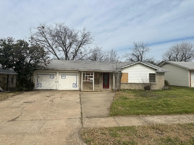 view of front facade with a front lawn