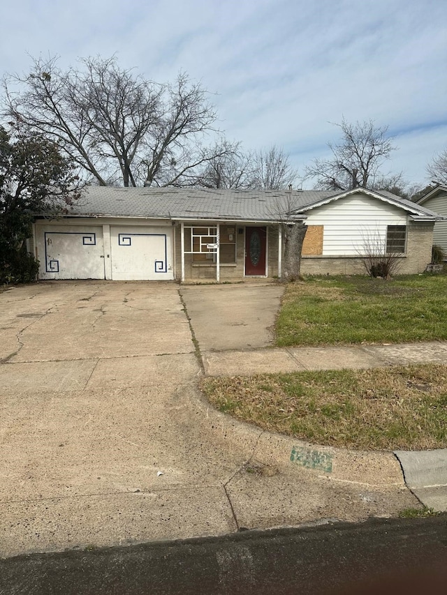 view of front of house with a garage and concrete driveway