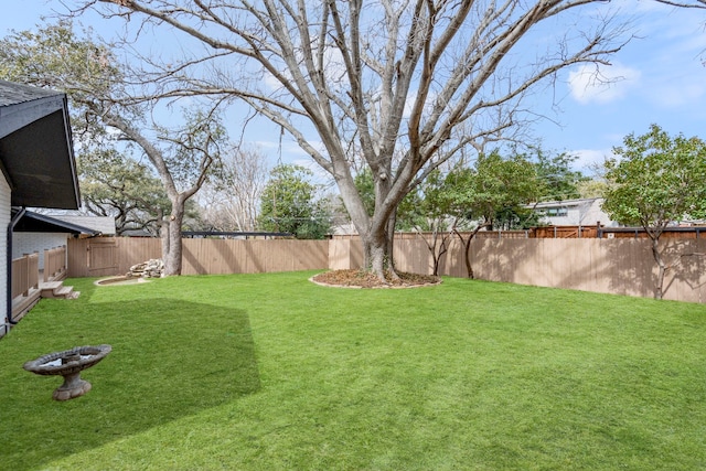 view of yard featuring a fenced backyard