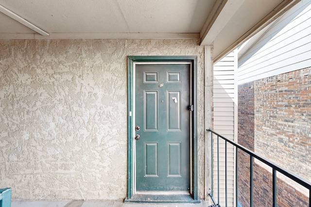 entrance to property with stucco siding