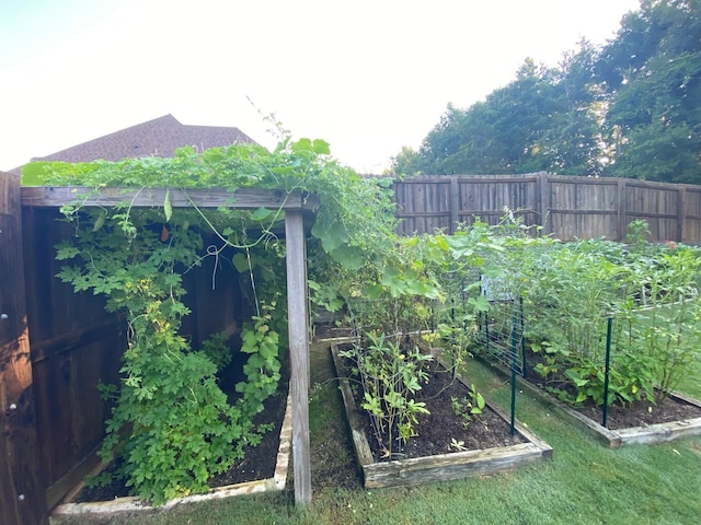 view of yard featuring a vegetable garden and fence