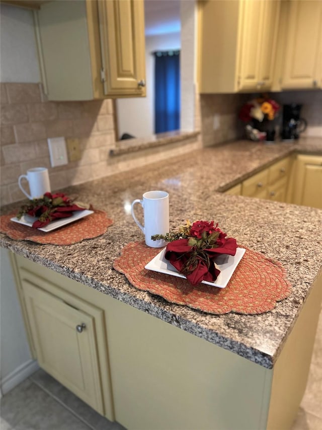 kitchen with backsplash