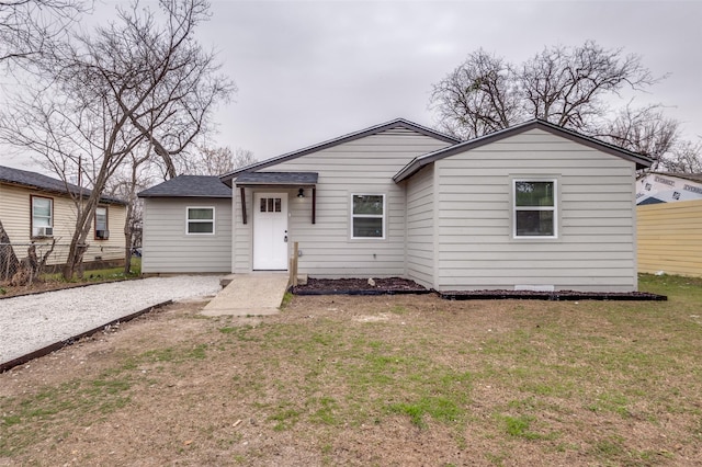 view of front of home featuring a front yard, roof with shingles, fence, and cooling unit