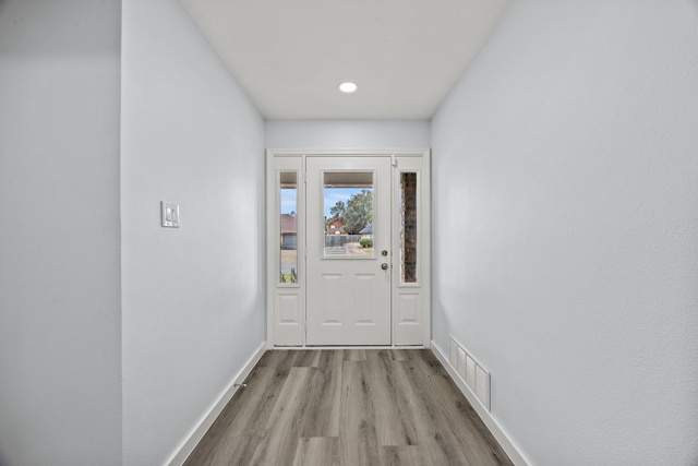 entryway featuring light wood-style flooring, visible vents, and baseboards