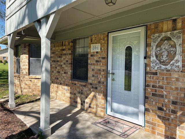 806 Robindale Ln, Fairfield, TX 75840 - view of exterior entry with brick siding and a porch
