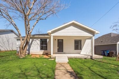 view of front of property with a porch and a front lawn