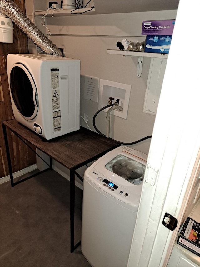 laundry room with washer / clothes dryer