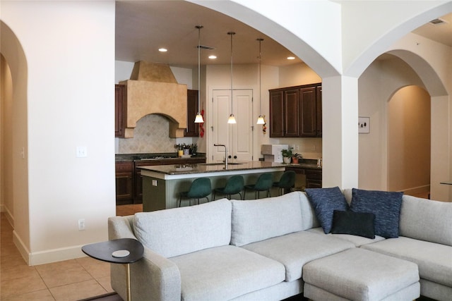 living room with baseboards, light tile patterned flooring, visible vents, and recessed lighting