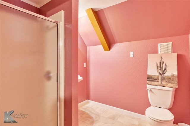 1258 Canterbury Dr, Abilene, TX 79602 - bathroom featuring toilet, a shower stall, a textured wall, baseboards, and beamed ceiling