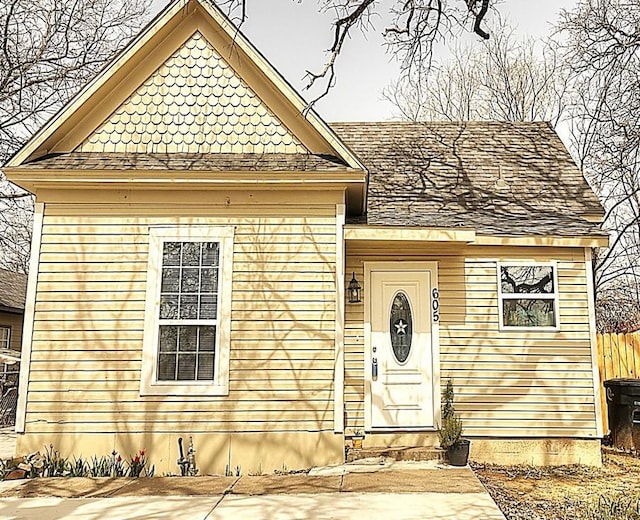 view of front facade featuring roof with shingles