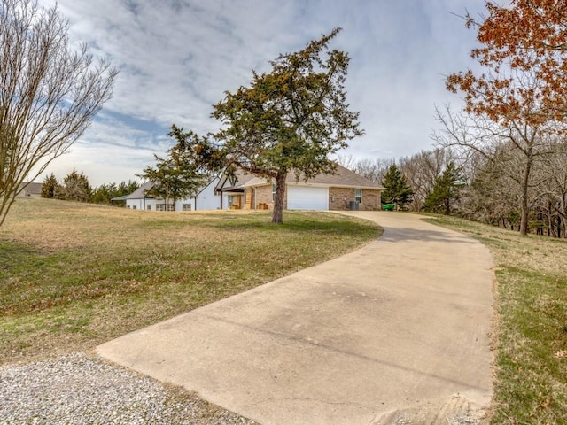 view of front of house featuring a front yard, driveway, and a garage