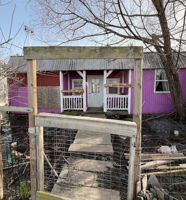 view of front of house featuring covered porch