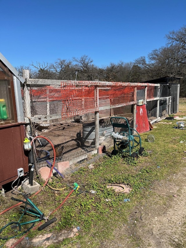 view of yard featuring exterior structure and an outdoor structure