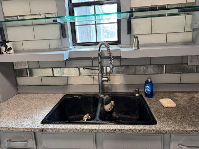 601 Pritchett Ln, Kemp, TX 75143 - kitchen with a sink and decorative backsplash