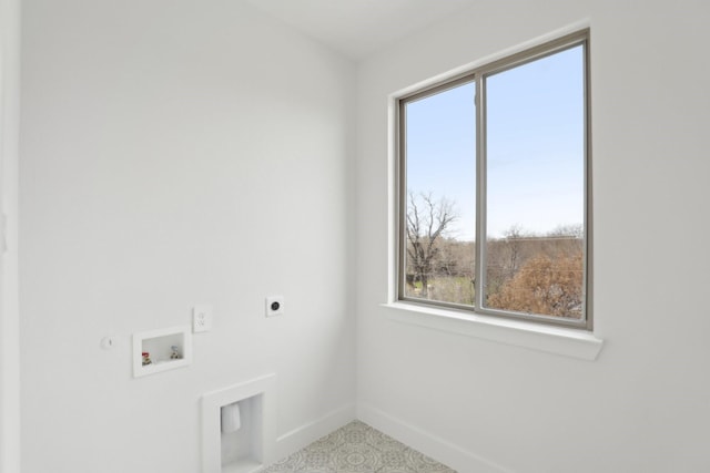 laundry area with laundry area, baseboards, gas dryer hookup, washer hookup, and electric dryer hookup