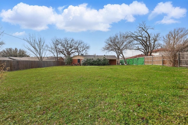 view of yard featuring a fenced backyard