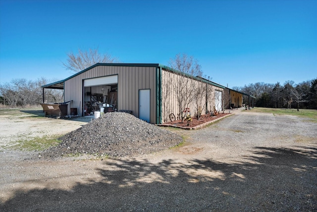 view of outdoor structure featuring an outbuilding and driveway