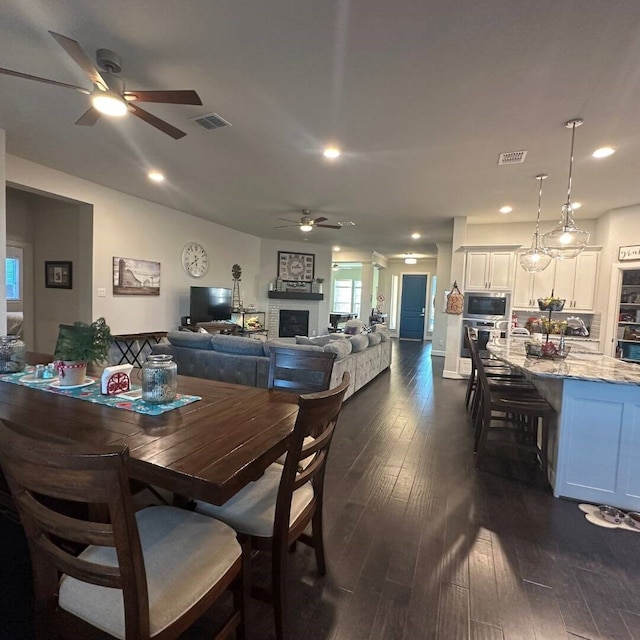 dining room with dark wood-type flooring, recessed lighting, visible vents, and a ceiling fan