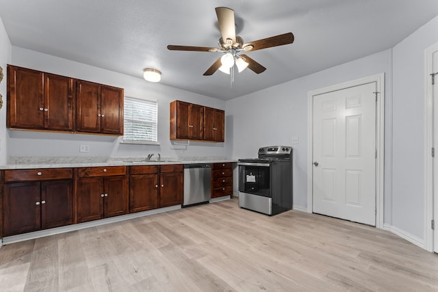 kitchen featuring light wood-style flooring, a sink, a ceiling fan, dark brown cabinets, and appliances with stainless steel finishes