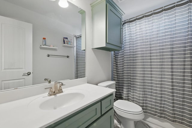 full bathroom featuring vanity, toilet, and a shower with curtain