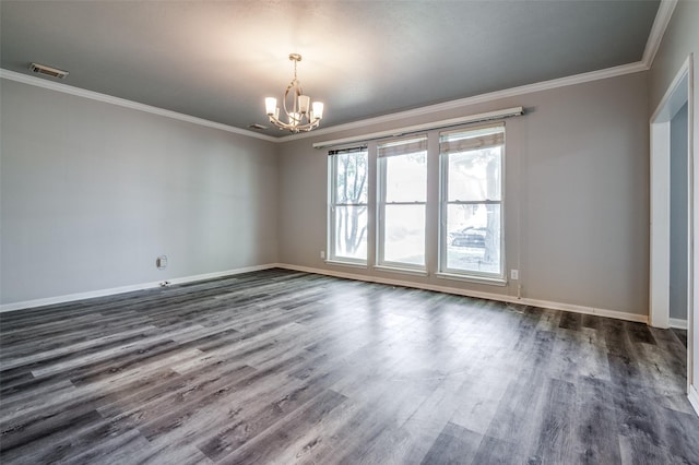 empty room featuring dark wood-style floors, crown molding, visible vents, a chandelier, and baseboards